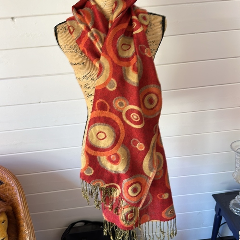 🧡💛🧡 Beautiful scarf wrap, orange tan circle design, drape shawl - Picture 8 of 9